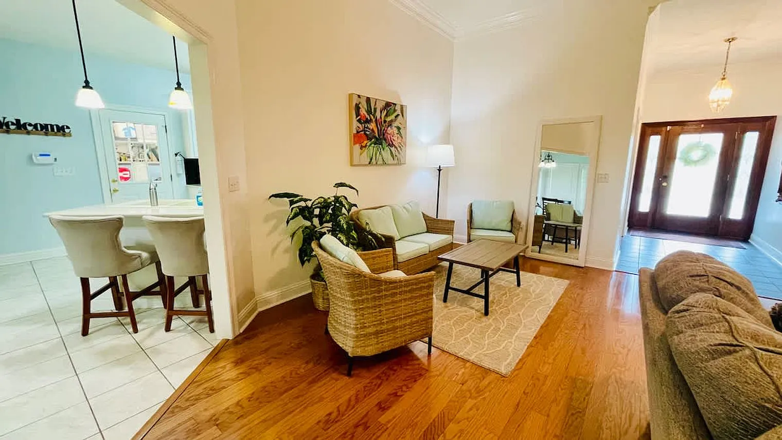 4 bed, 2.0 bath, 2680 sqft, $7,950 — Photo 3