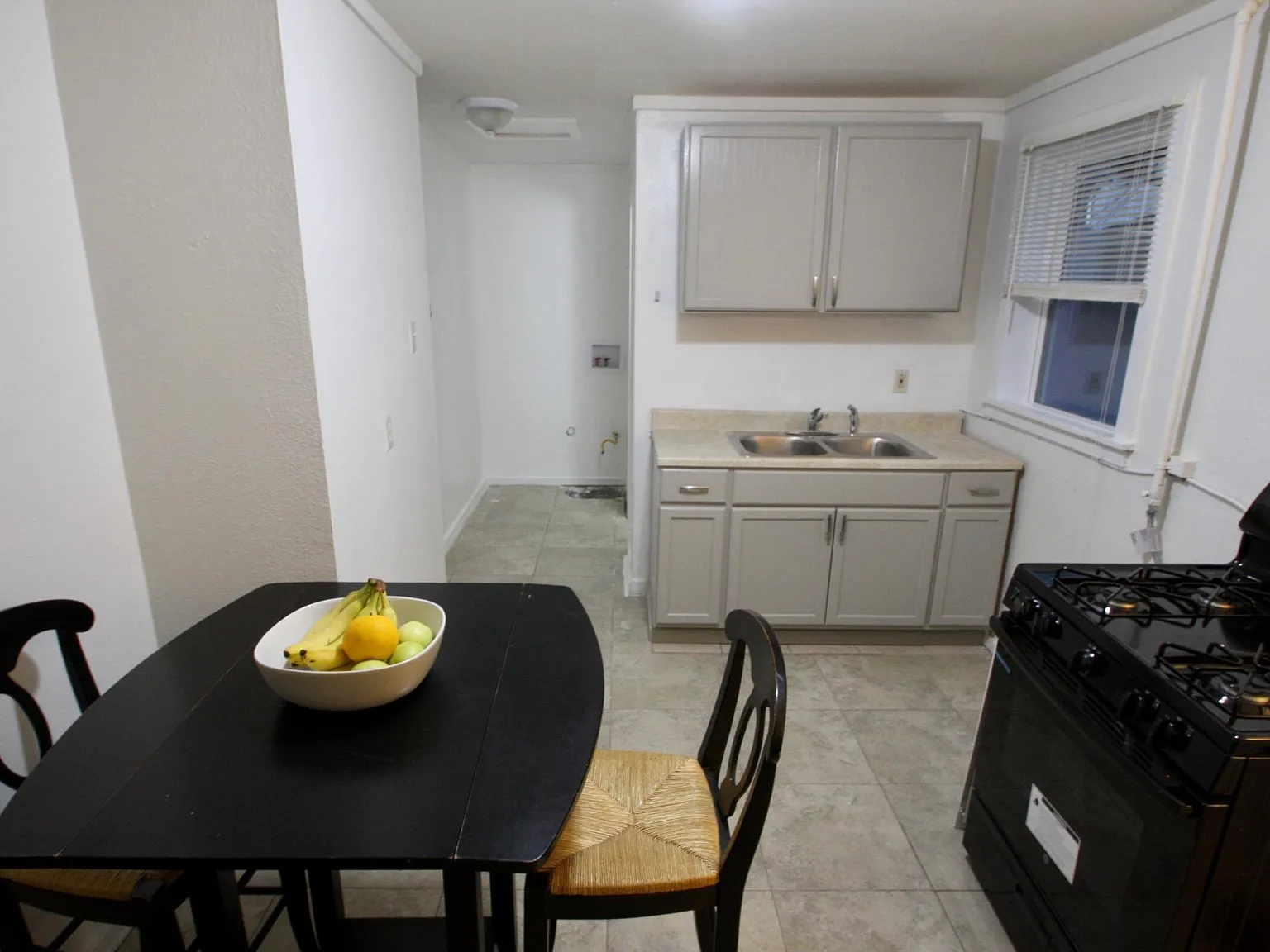 1 bed, 500 sqft, $950 — Photo 3