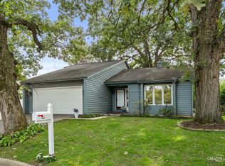 2587 Oakton Ct, Lisle, IL 60532