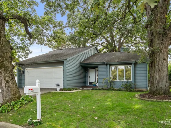 2587 Oakton Ct, Lisle, IL 60532