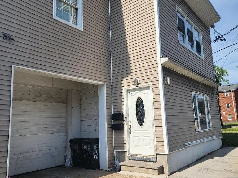 245 W Grand St — Photo 2