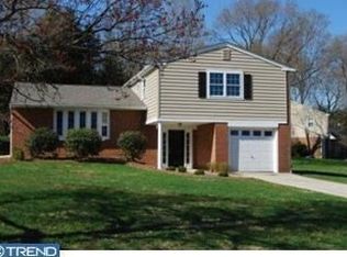 2 Deer Run Ln, Malvern, PA 19355