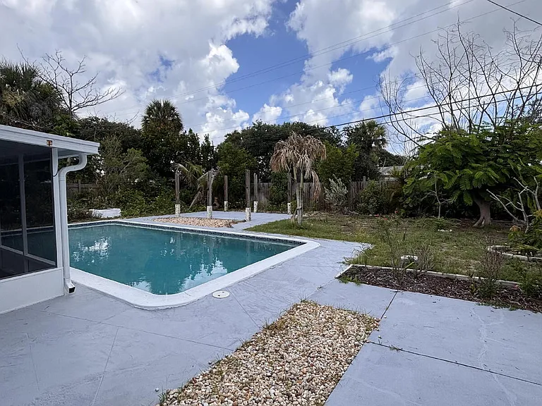 161 Eden Ave — Photo 25