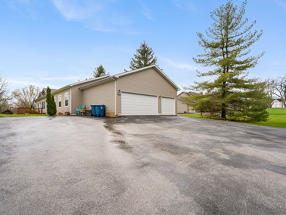 5th image of 678 W Division Rd