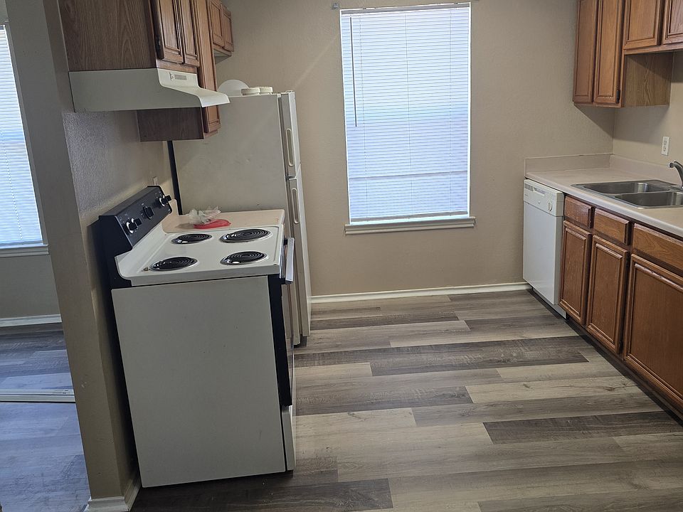 Kitchen with appliances