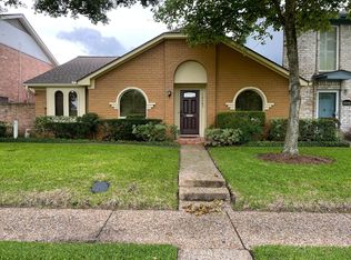 10143 Kemp Forest Dr, Houston, TX 77080