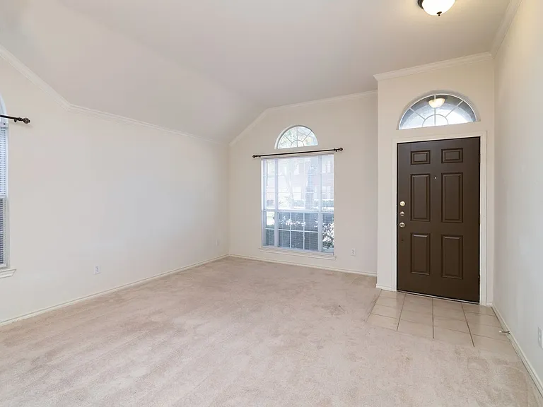 1621 Oak Brook Ln — Photo 6