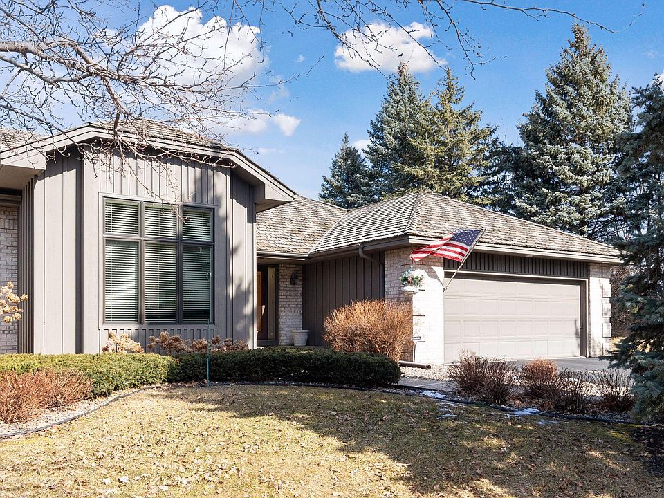 1st image of 872 N Highview Cir