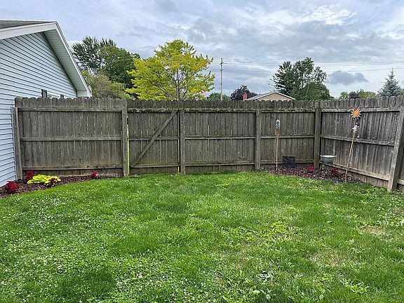 4th image of 4410 Bradford Dr