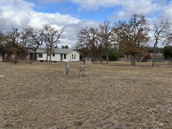 65 Lakin Spur, Harper, TX 78631