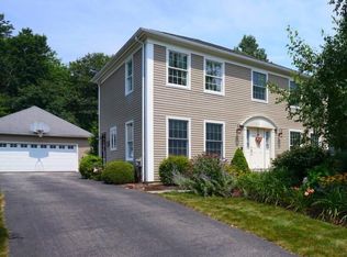 90 Foster Sheldon Rd, South Kingstown, RI 02879