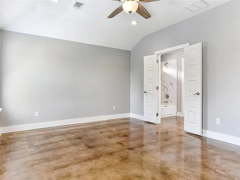 2205 N Hickory St — Photo 17