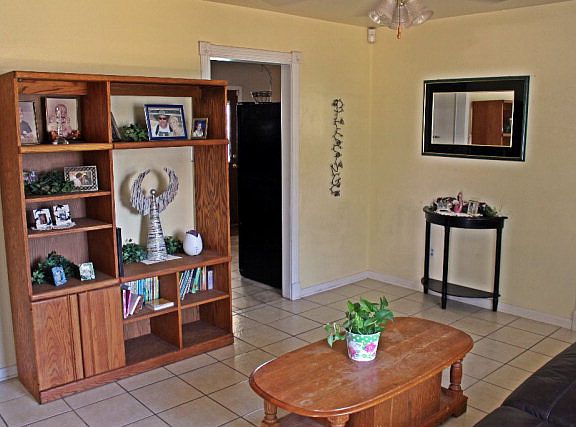 3rd image of 4629 Laura Dr