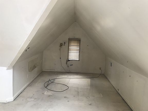 5th image of 836 E Powell Ave