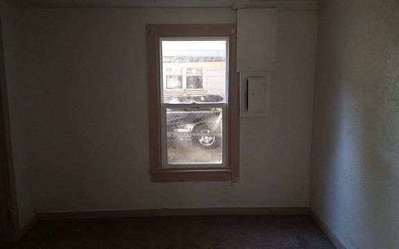 4th image of 927 Evans Ave