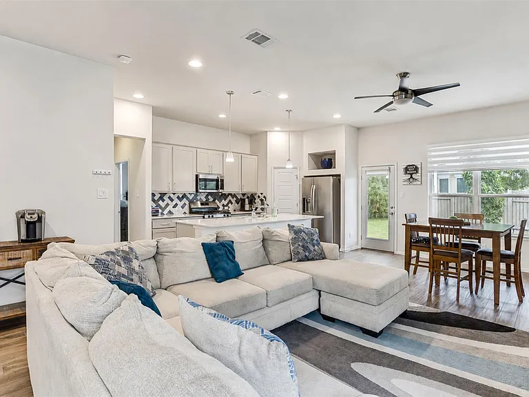 13701 Ronald W Reagan Blvd #34 — Photo 9