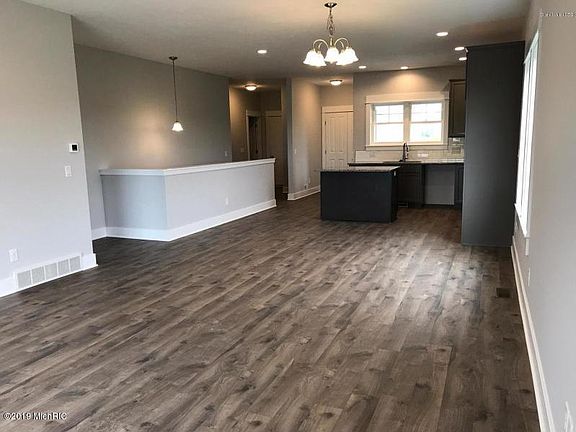 4th image of 632 Norway Ln #5
