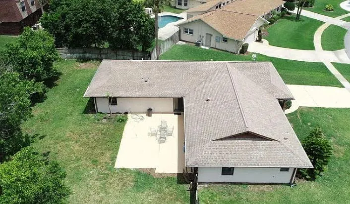 5 bed, 2.5 bath, 2050 sqft, $3,200 — Photo 2