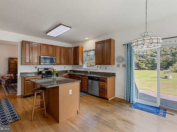 3rd image of 224 Ashley Dr