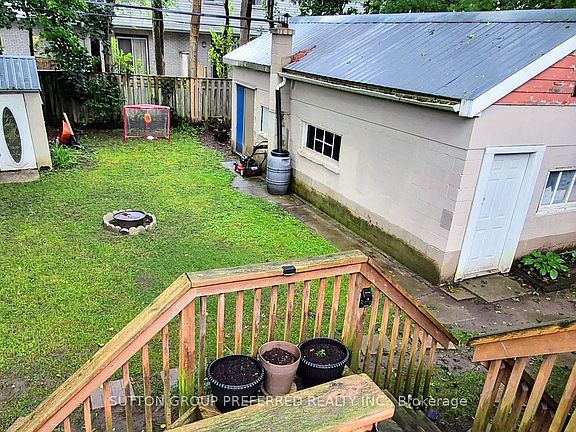 2nd image of 208 Linwood St