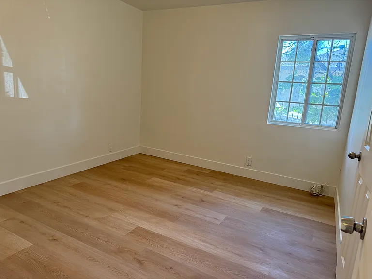 2101 S Sycamore St — Photo 16