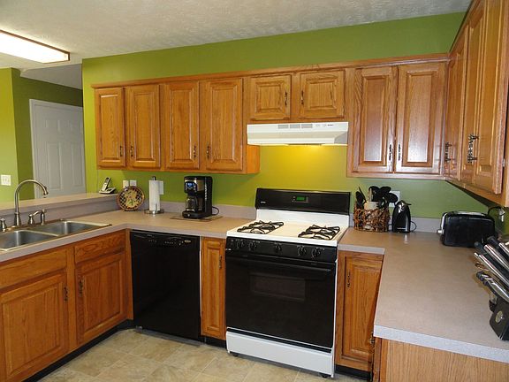 5th image of 1201 Fieldcrest Ln