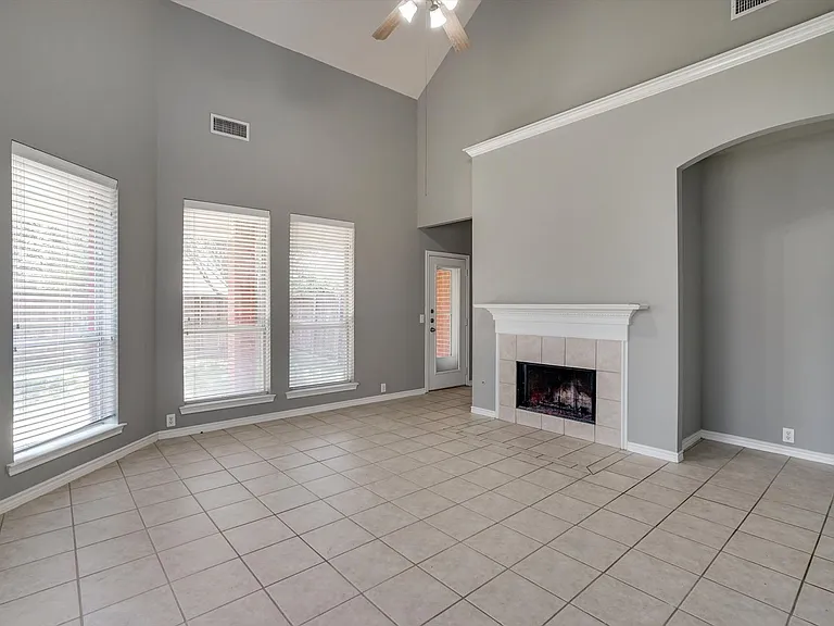 7657 Ravenhill Dr — Photo 13