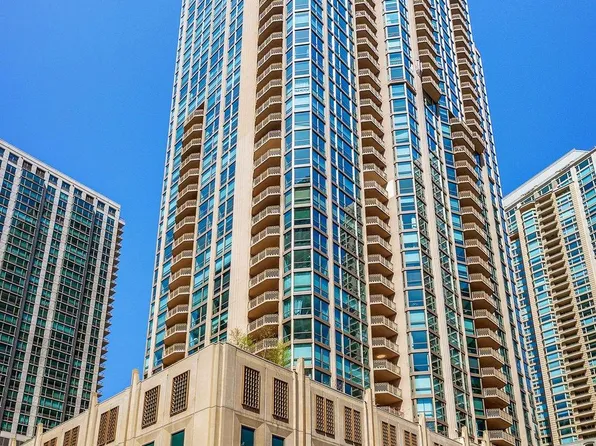 21 E Huron St APT 4001, Chicago, IL 60611