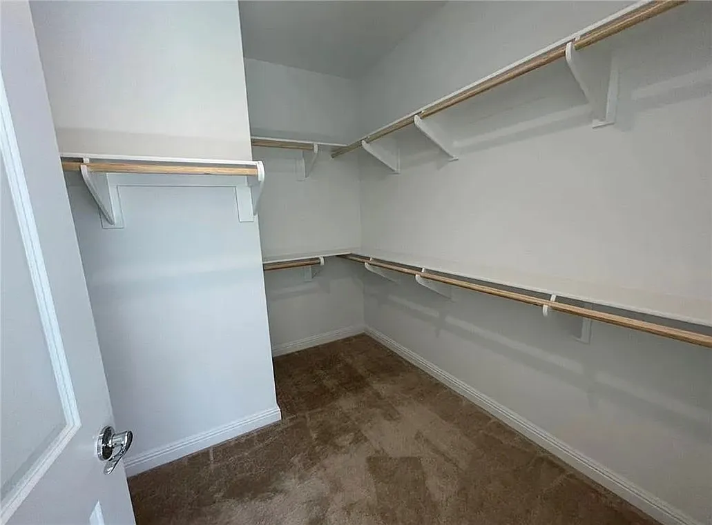 4 bed, 2399 sqft, $6,000 — Photo 4
