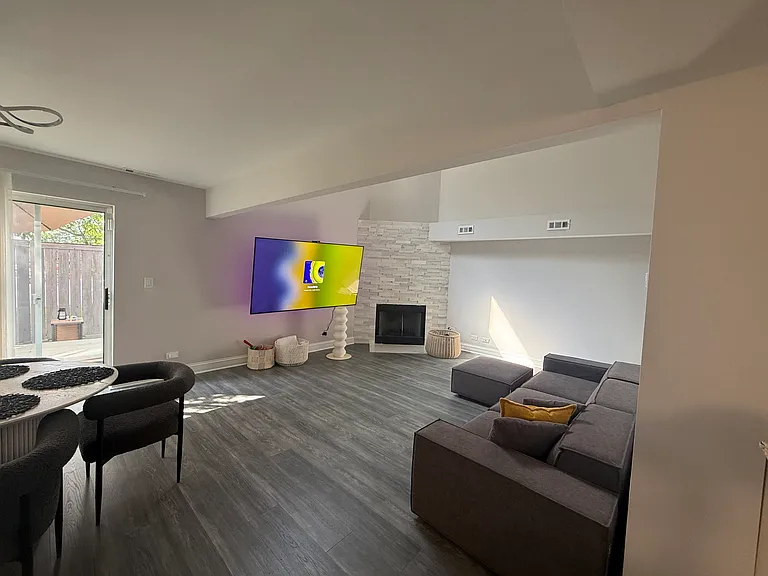 900 Ashley Ct — Photo 11