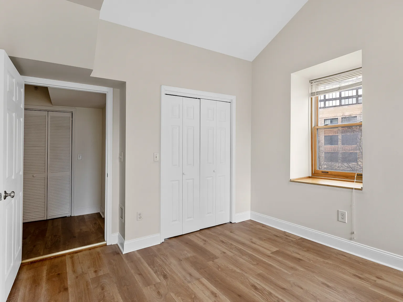 1 bed, 900 sqft, $1,490 — Photo 3
