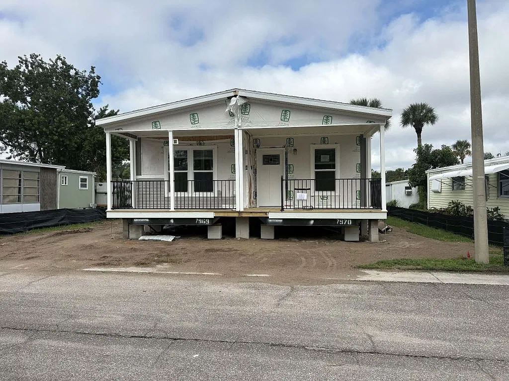 3 bed, 2.0 bath, 1456 sqft, $930 — Photo 2