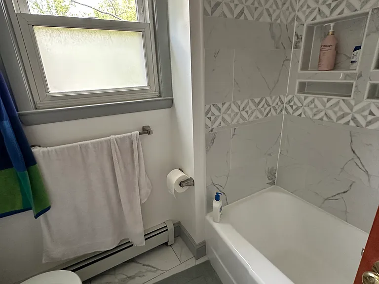 18 Lakeside Dr — Photo 2