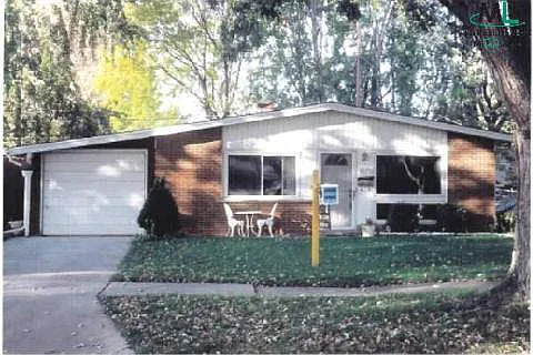 1575 N Moulin Ave photo 1
