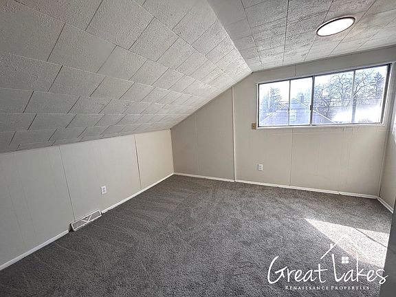 5th image of 28303 Hillview St