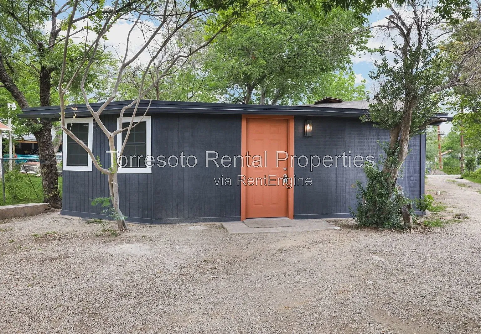 2 bed, 1.0 bath, 1472 sqft, $1,200 — Photo 4