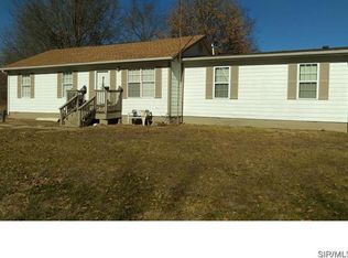 325 Linden St, Carlyle, IL 62231