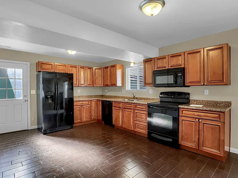 2488 Washo Cir — Photo 12