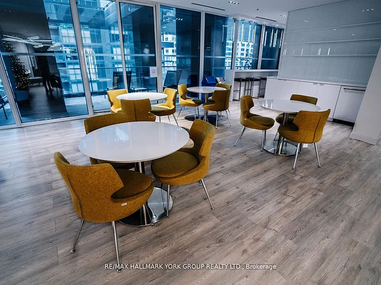 181 Dundas St E #5206 — Photo 26
