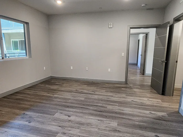 7040 Woodman Ave #204 — Photo 8