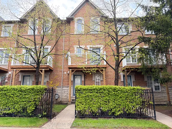 601 Shoreline Dr #6, Mississauga, ON L5B 4K2