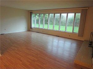 5th image of 34 Devon Ln