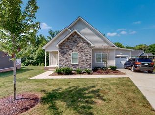37 Sycamore Rdg W, Burns, TN 37029