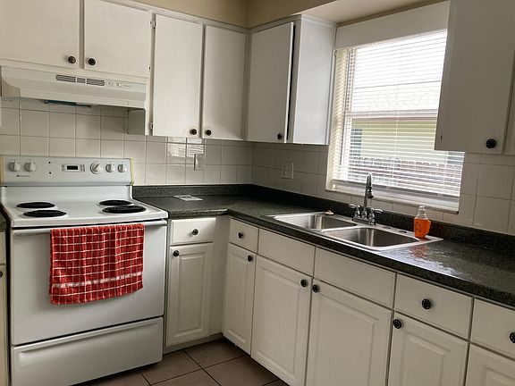 5th image of 7512 Exter Way #B