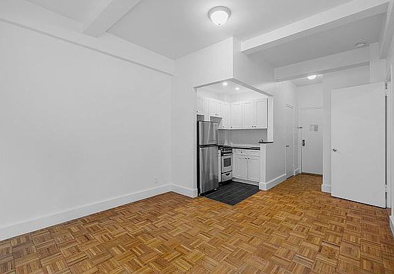 3rd image of 160 W 71st St APT 3N