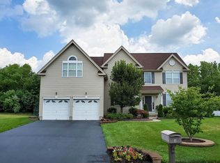 8 Renoir Dr, Monmouth Junction, NJ 08852