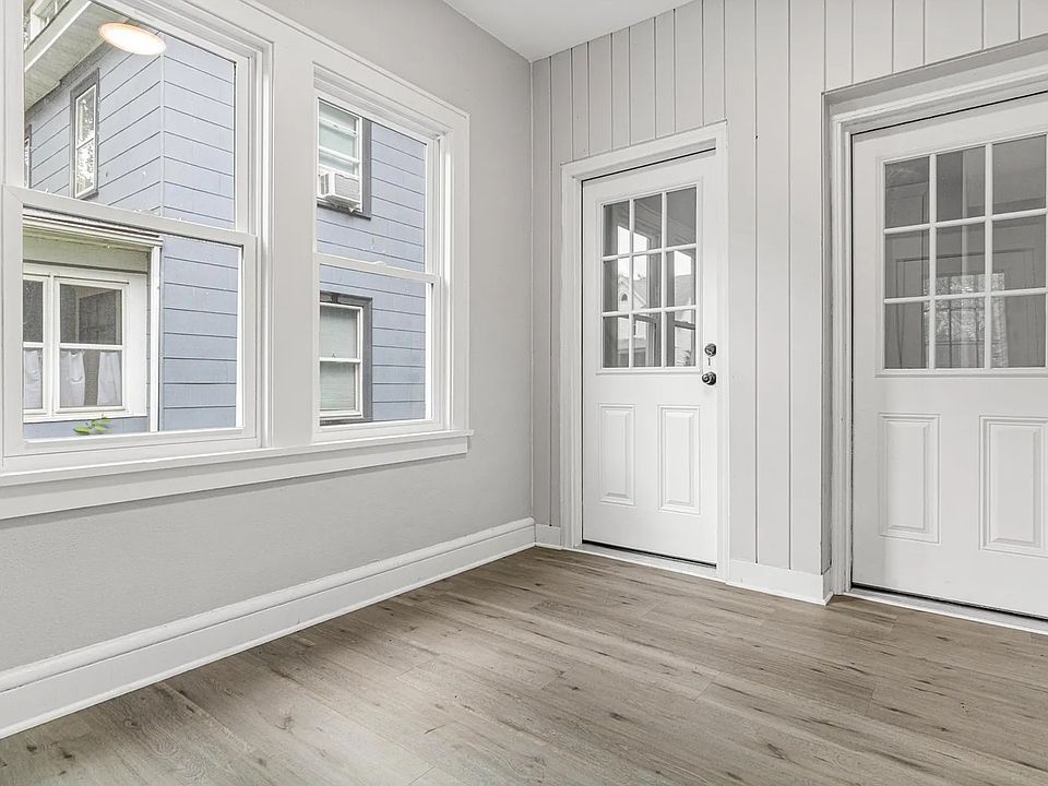 Front entrance (unit #2 entrance on left)