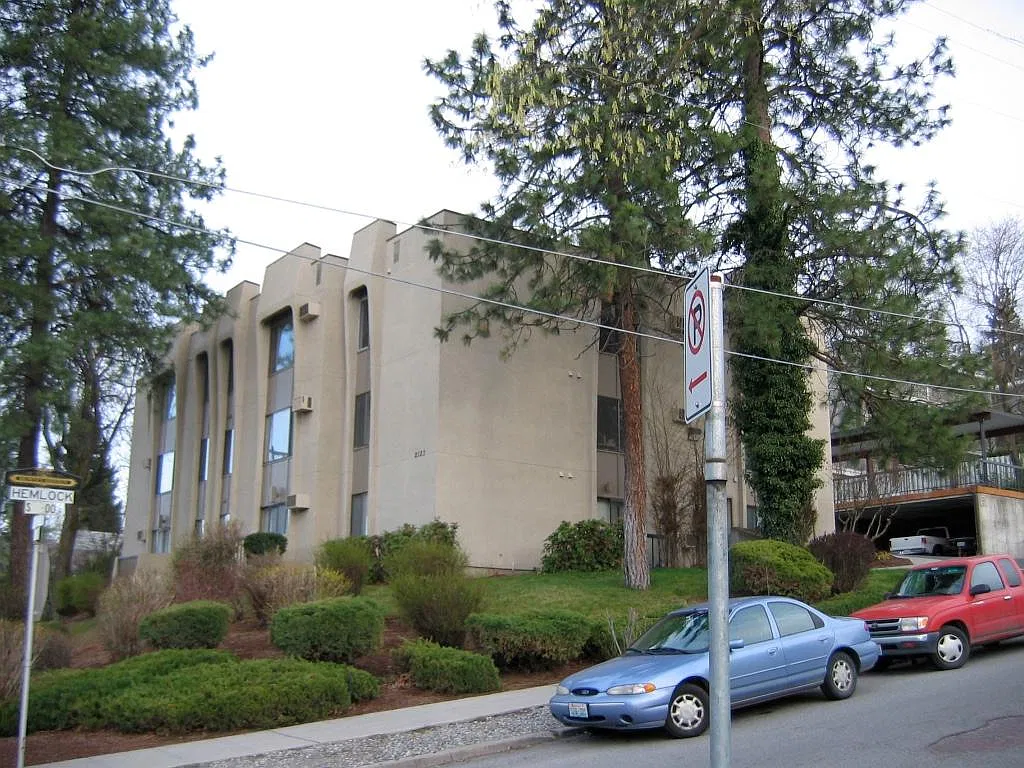 2123 W Riverside Ave — Photo 2