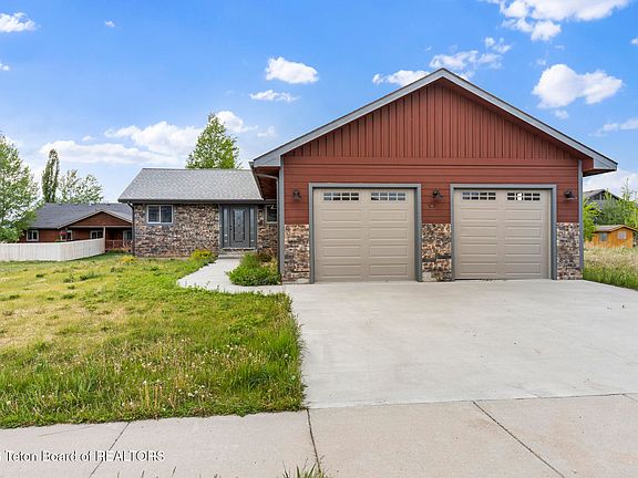 2nd image of 532 Palisade Trl