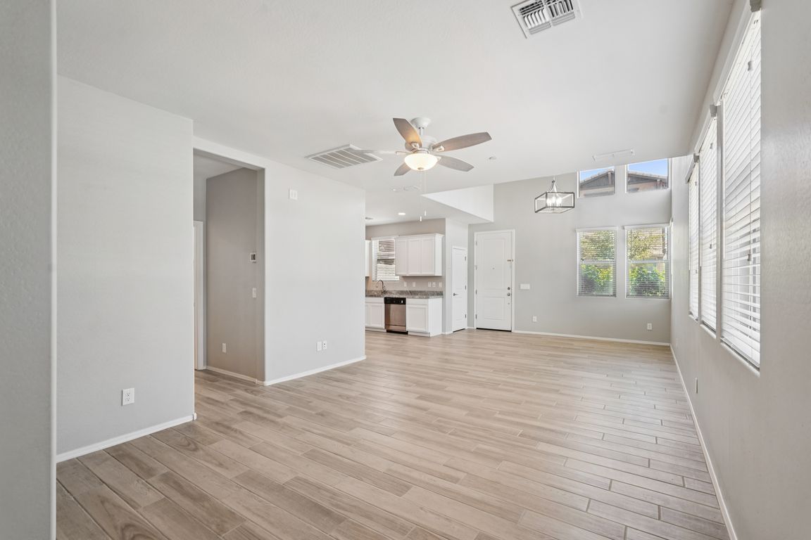 W Encanto Blvd-2106-010.jpg